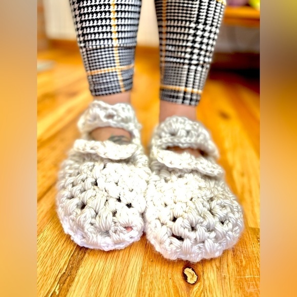 COZY HANDMADE CROCHETED MARY JANE SLIPPERS - Picture 6 of 10